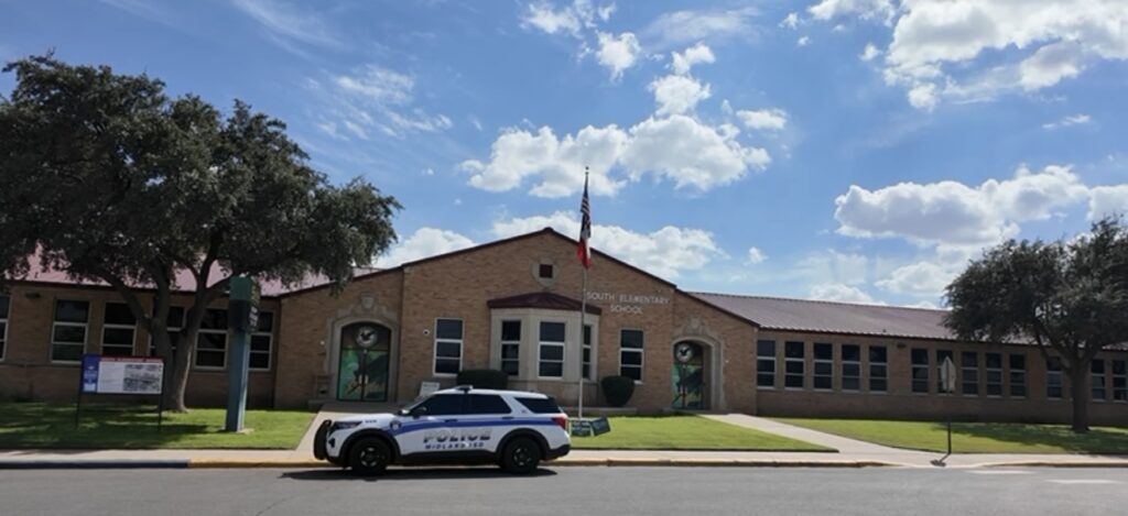 Padres de South Elementary Toman Acción Legal