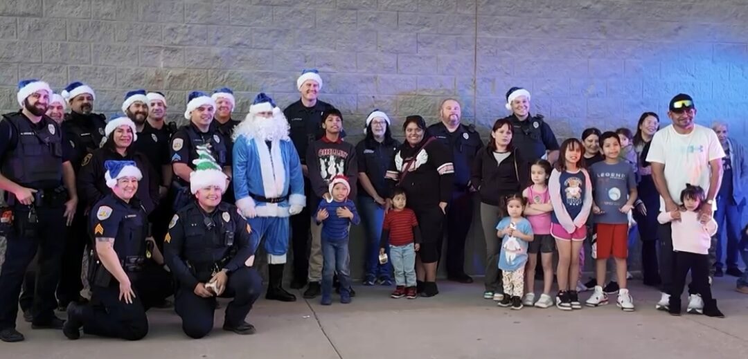 Santa Azul llena de sonrisas y esperanza la Navidad de 15 familias en Odessa