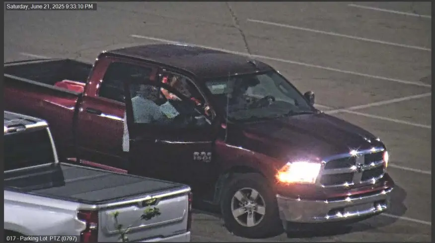 Policía de Midland busca a tres sospechosos por robo en tienda