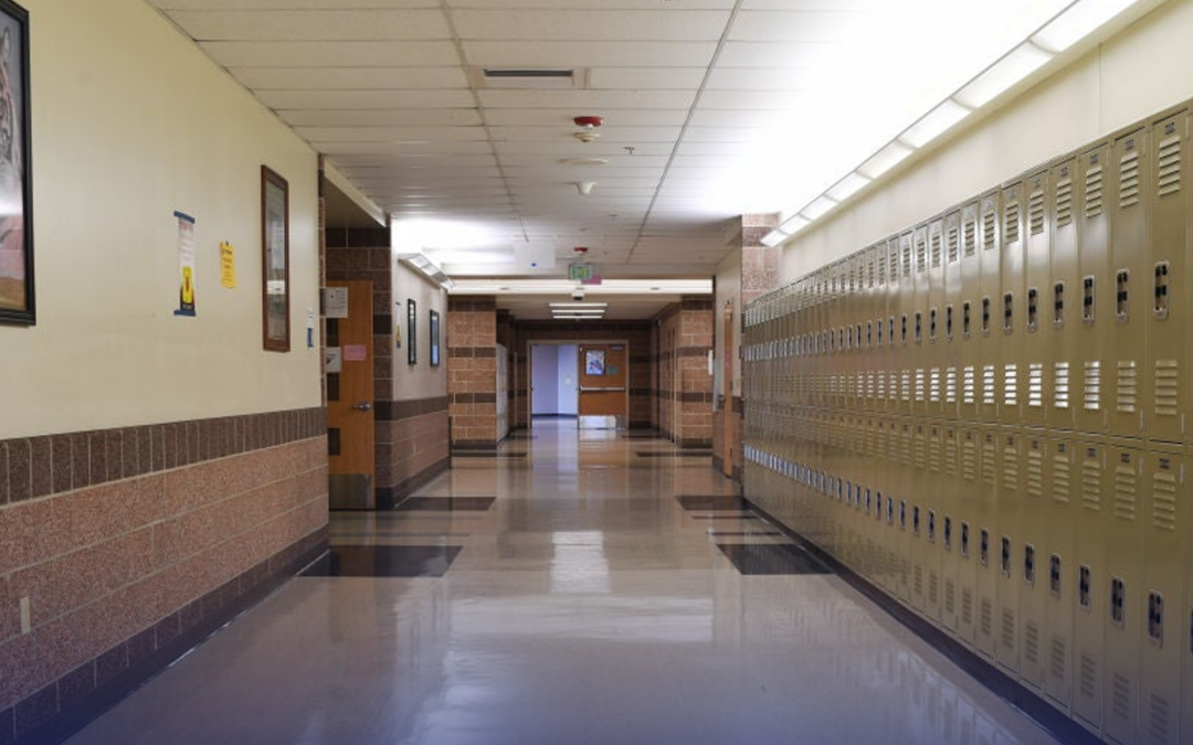 Aprueban aumento salarial a maestros y empleados de ECISD