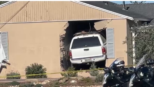 Accidente Fatal en Clairemont: Mujer Muere Tras Vehículo Estrellado