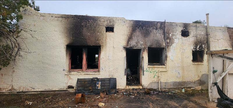 Bomberos de Las Cruces controlan incendio en casa abandonada sin heridos