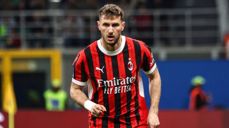 Santiago Giménez Enfrenta Nueva Competencia en el Ataque del AC Milan con la Llegada de un Goleador Alemán