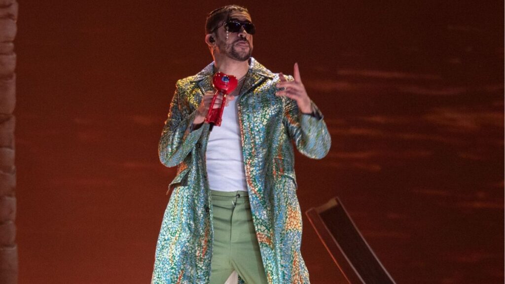 ¿Cuánto tendrá que pagar Bad Bunny por tocar una pieza arqueológica en el museo de antropología?