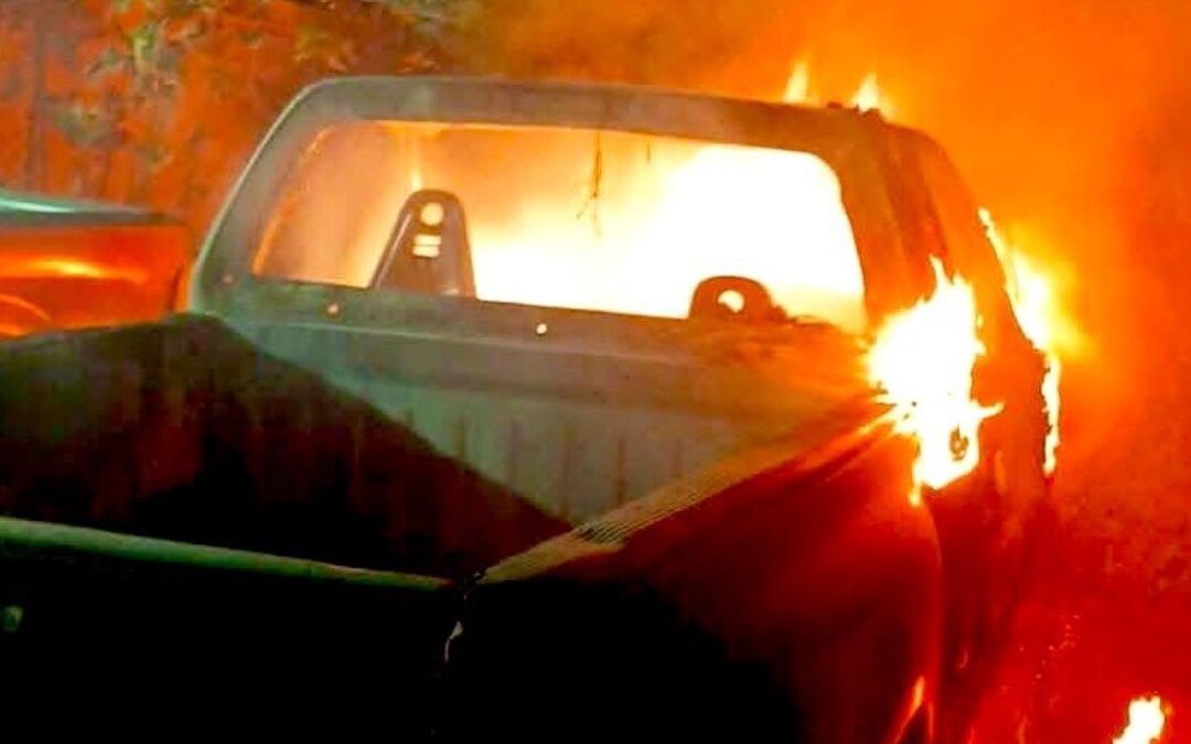 Incendio en Palmar de Bravo: Atacan Casa y Autos del Exalcalde Adán Silva Valeriano