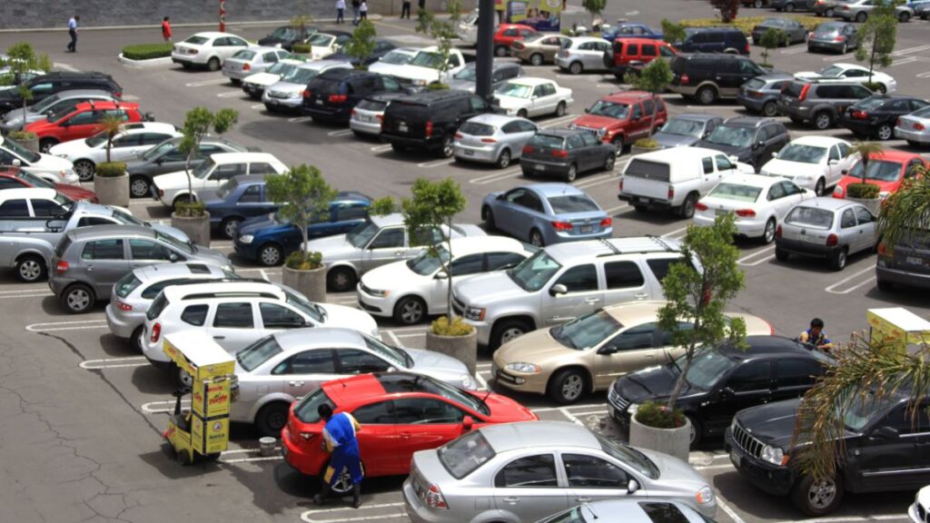 Estacionamientos Gratuitos en Plazas Comerciales de Puebla: Propuesta para Ofrecer Horas Sin Costo
