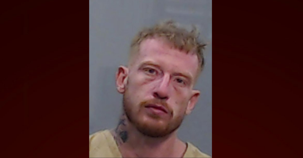 Arrestan en Odessa a hombre que apuntó un arma a clientes de Denny’s