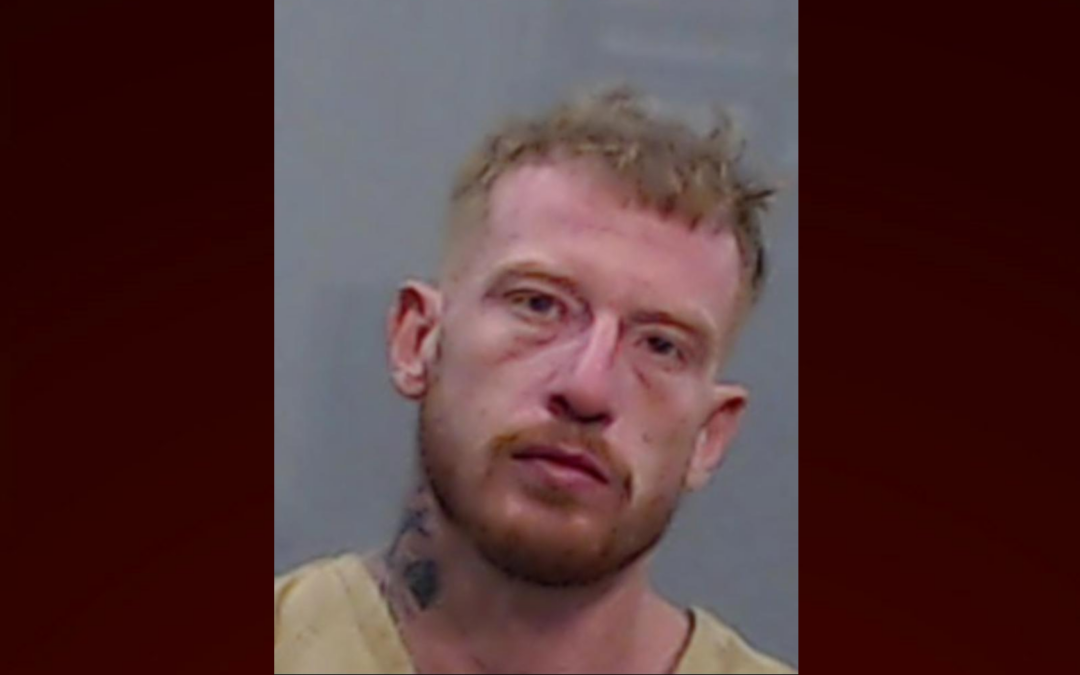 Arrestan en Odessa a hombre que apuntó un arma a clientes de Denny’s