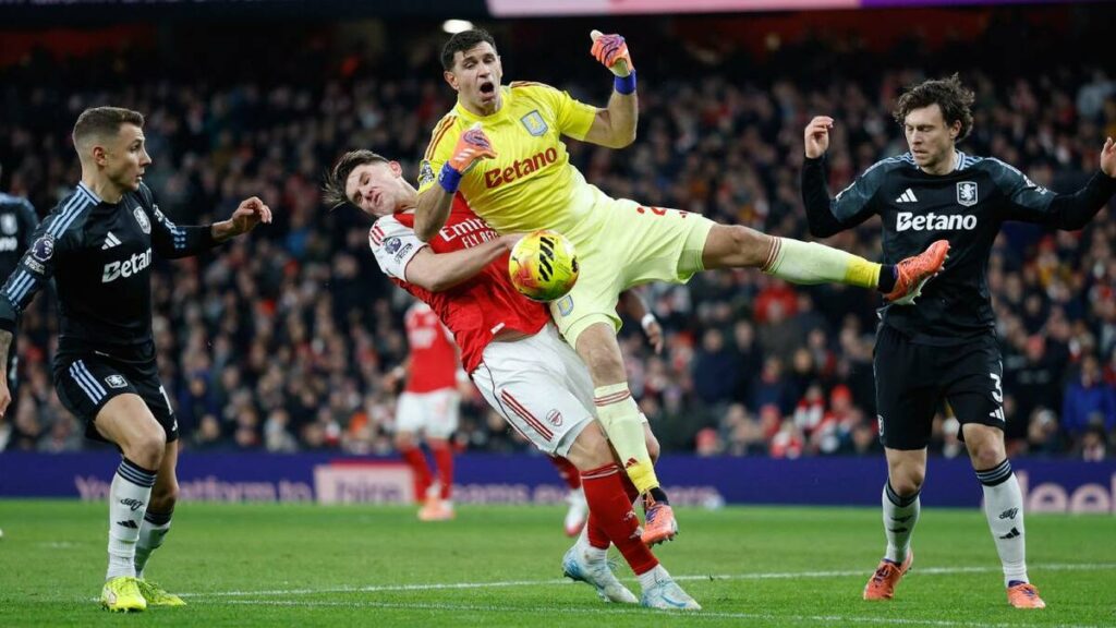 Dibu Martínez Sufre en la Goleada del Arsenal al Aston Villa | VIDEO