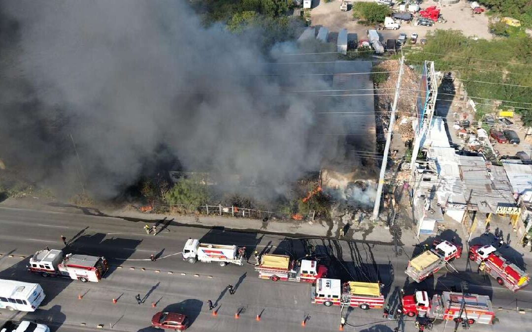 Incendio en Monterrey: Afecta Almacén y Mobiliza Servicios de Emergencia
