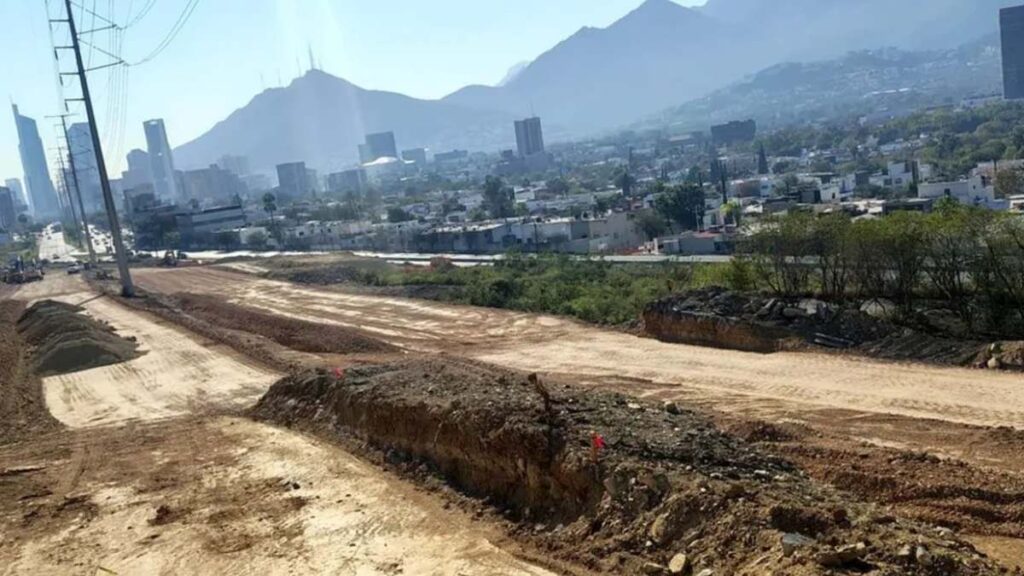 Nuevo Trazo Vial en la Loma Larga: Impulsando la Interconexión San Pedro–Monterrey