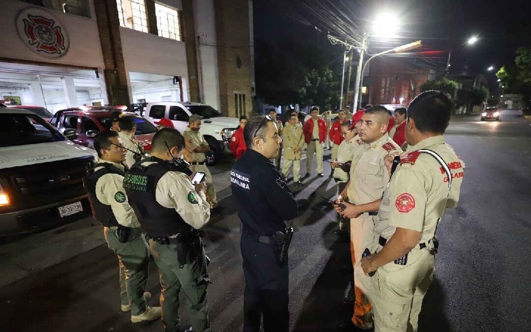 Bomberos en Guadalajara y Zapopan Apagan 45 Fogatas Durante la Celebración de Año Nuevo