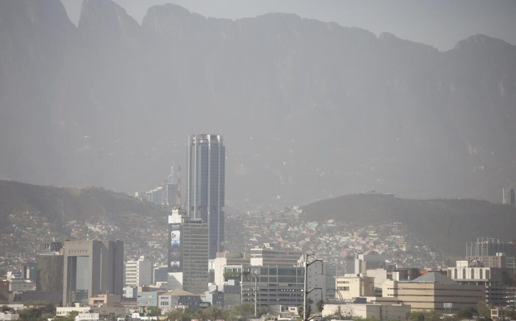 Monterrey: Calidad del aire en alerta tras pirotecnia de Año Nuevo