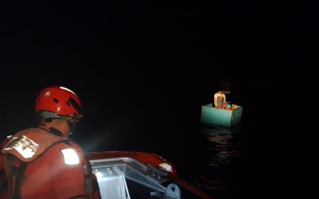 Marina Rescata a Tres Náufragos Frente a Chiapas: Tripulantes de Embarcación Pesquera Salvados