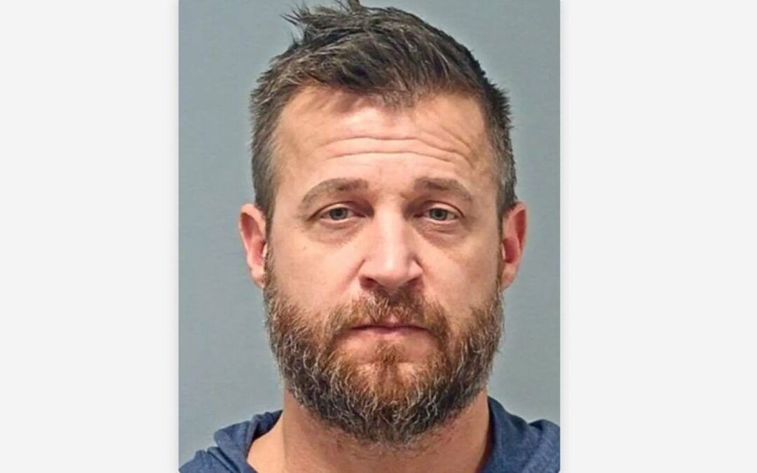 Exestrella de un Reality Show Arrestada por Abuso de Menores y Maltrato Animal