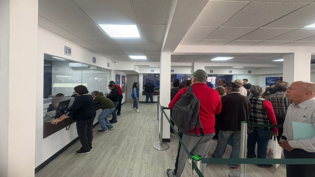 Filas Largas para el Pago del Predial en San Nicolás: Segundo Día de 2026