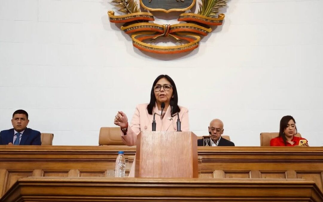Delcy Rodríguez: La Abogada de Chávez y Sucesora Potencial de Maduro Tras Captura en Venezuela