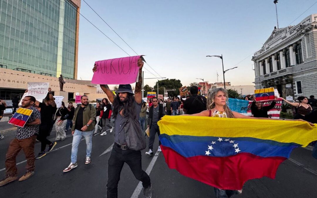 Protesta en Guadalajara: Colectivos se Manifestan Contra la Intervención Extranjera en Venezuela