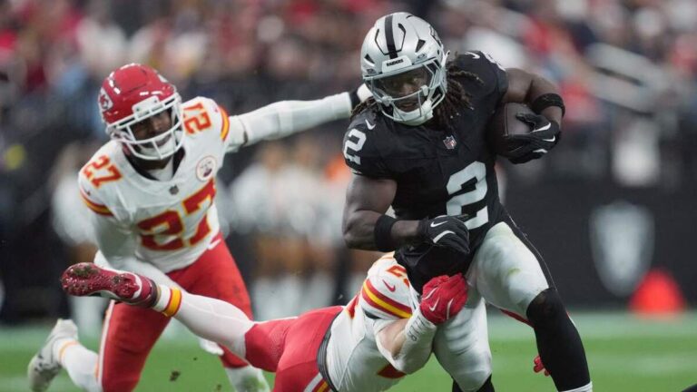 Las Vegas Raiders Logran una Gran Victoria sobre los Chiefs y Concluyen la Temporada con un Triunfo