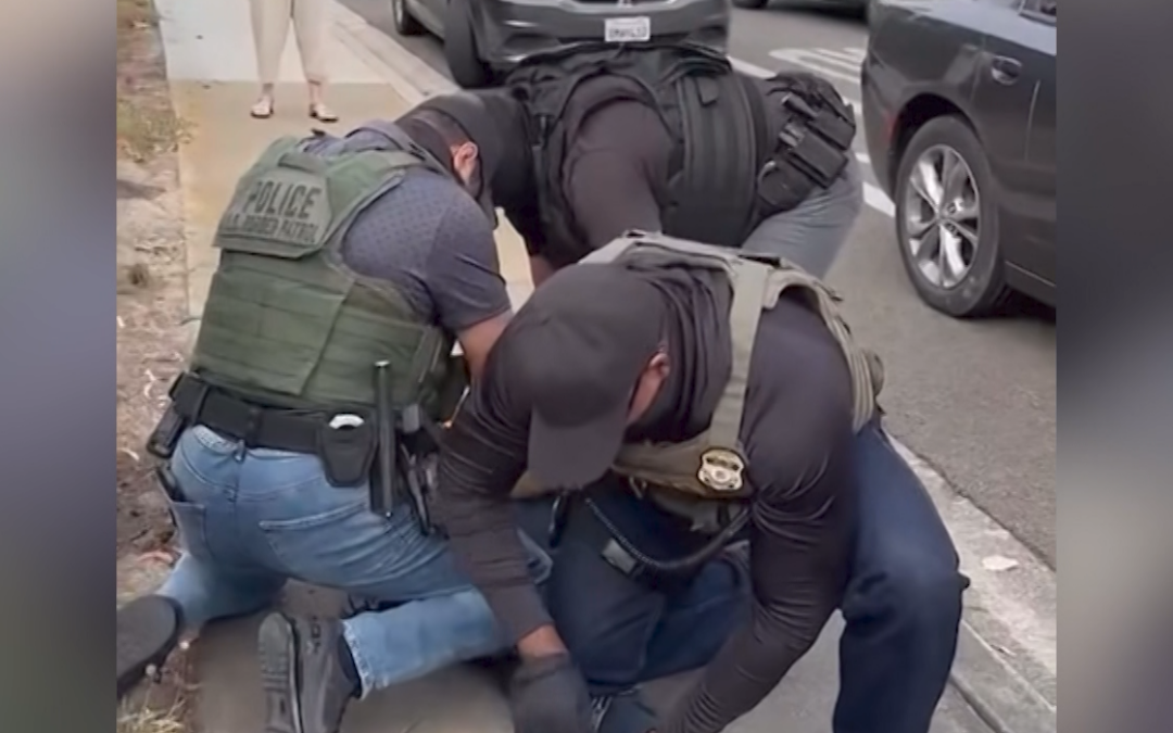 California Aprueba Ley de Transparencia Policial: No Más Mascarillas para Agentes durante Operativos