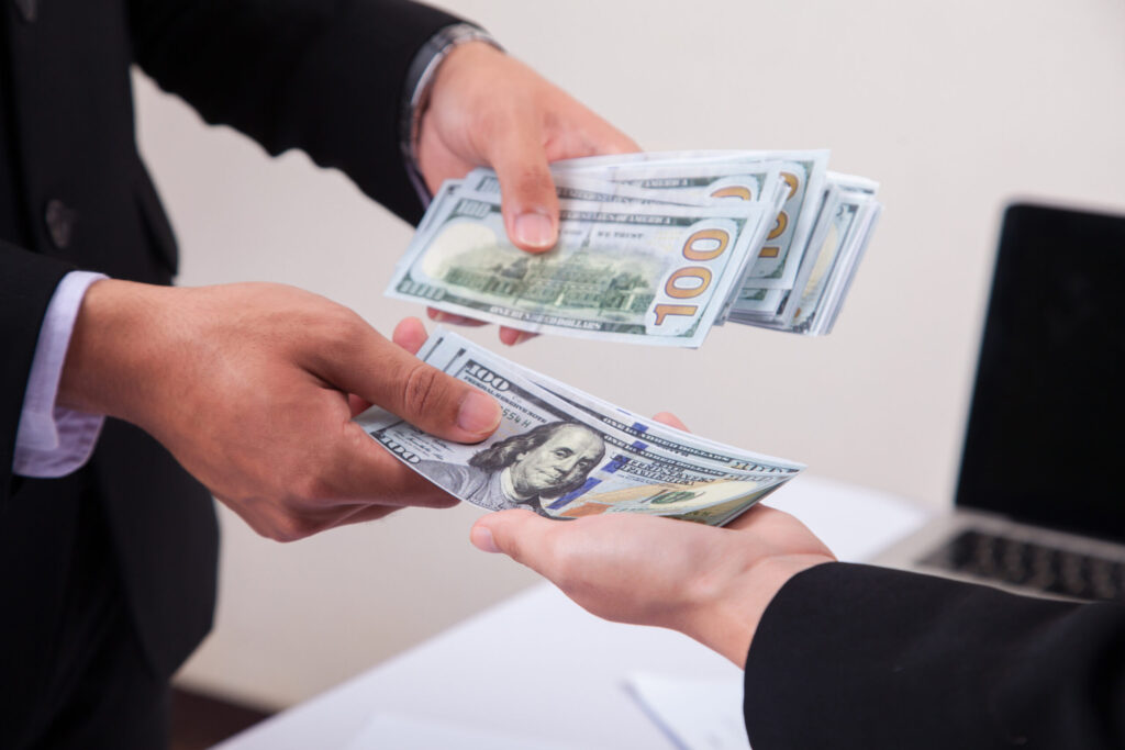 Embargos Salariales en Colorado: Préstamos Estudiantiles Federales Amenazan con Reducir Salarios hasta un 15%