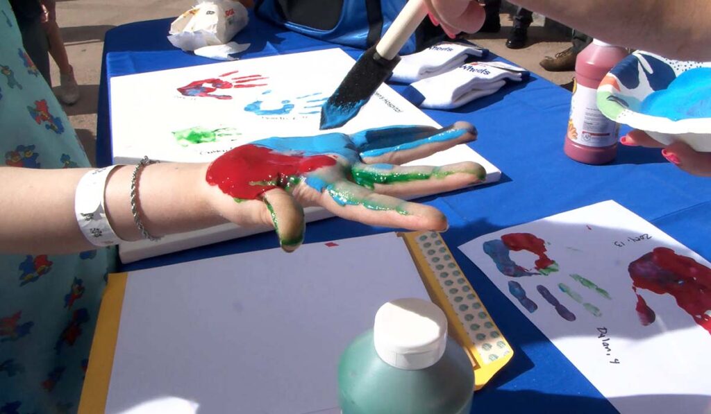 Fondos Congelados para Cuidado Infantil y Asistencia Familiar en California y Otros Estados