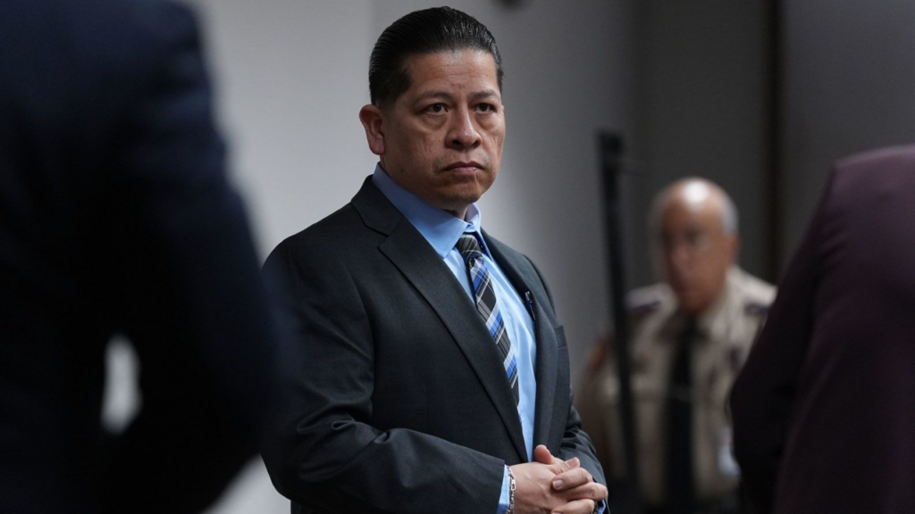 Juez rechaza anular el juicio de la masacre de Uvalde contra exagente de la policía escolar