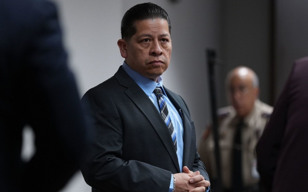 Juez rechaza anular el juicio de la masacre de Uvalde contra exagente de la policía escolar