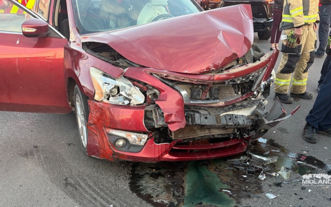 Bomberos de Midland rescatan a una persona tras accidente automovilístico