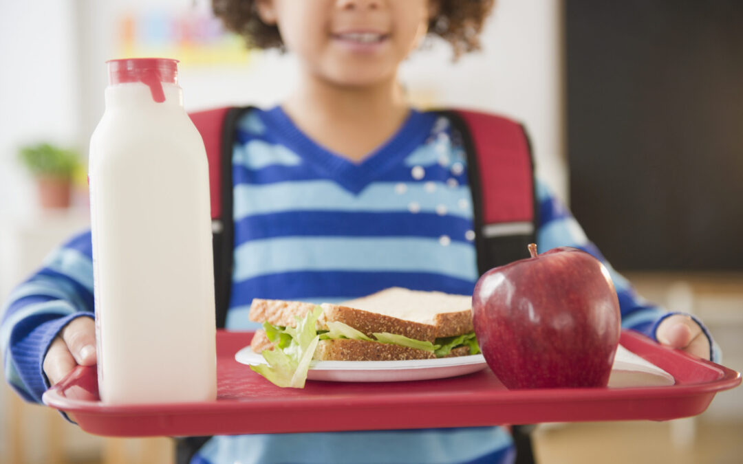 Almuerzos escolares en Kansas: Nueva Ley Exigirá Verificación de Ingresos para Beneficiarios