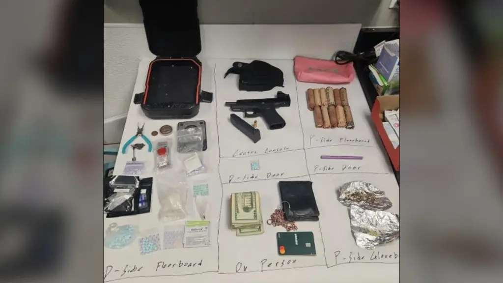 Incautación de Drogas y Arma Robada en Broomfield: Dos Detenidos en Walmart