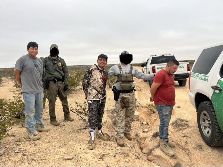 Detienen a tres migrantes en el Condado de Terrell tras detección con torre de vigilancia en Operation Lone Star